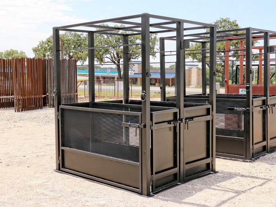 Mare-and-colt (double) horse stock with panels closed